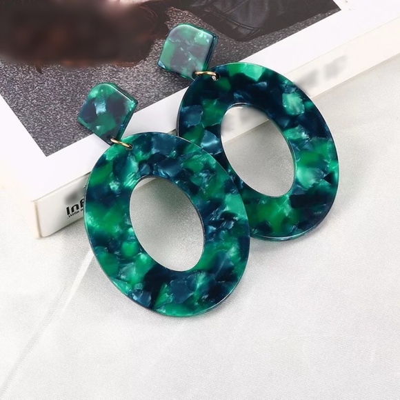 Sea Green Tortoise Shell Resin Oval Hoop Earrings - Picture 2 of 7